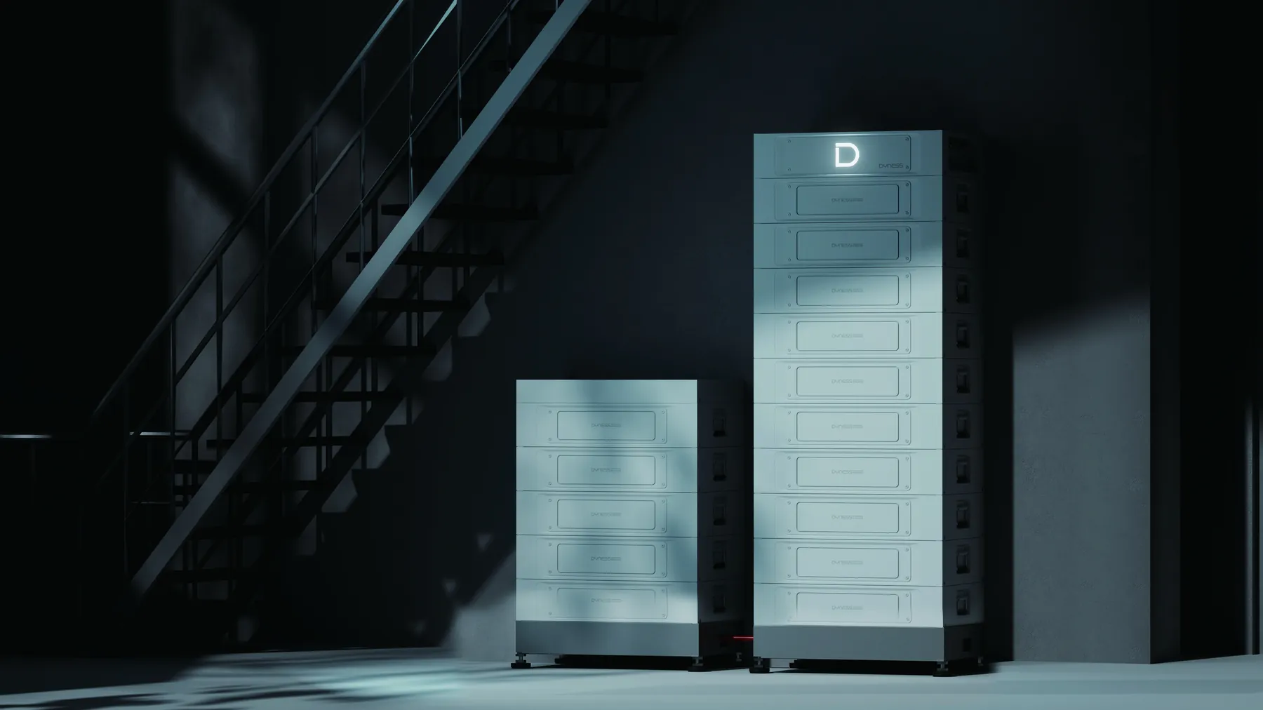 Twee Dyness STACK100-clusters in een donkere ruimte bij een trap