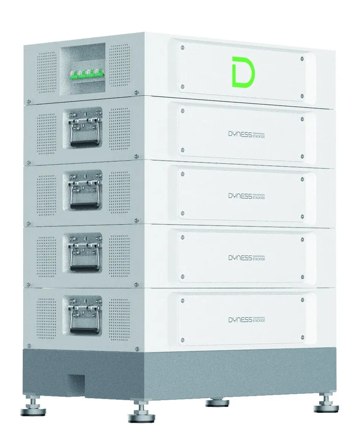 Dyness STACK100 met BDU en vier modules
