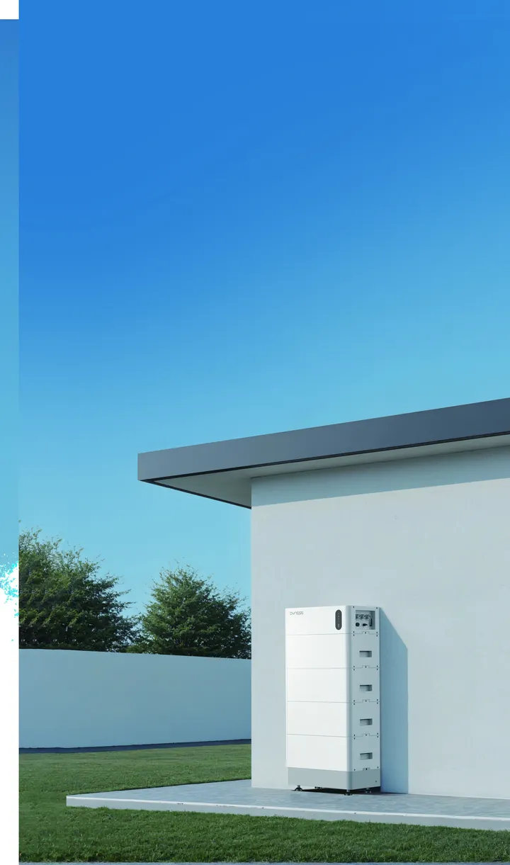 Dyness Tower Pro buiten op een terras