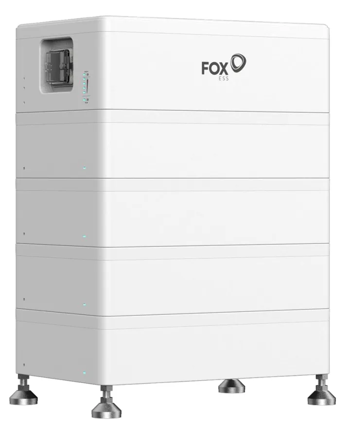 FoxESS EQ-toren met vijf modules op stelvoeten