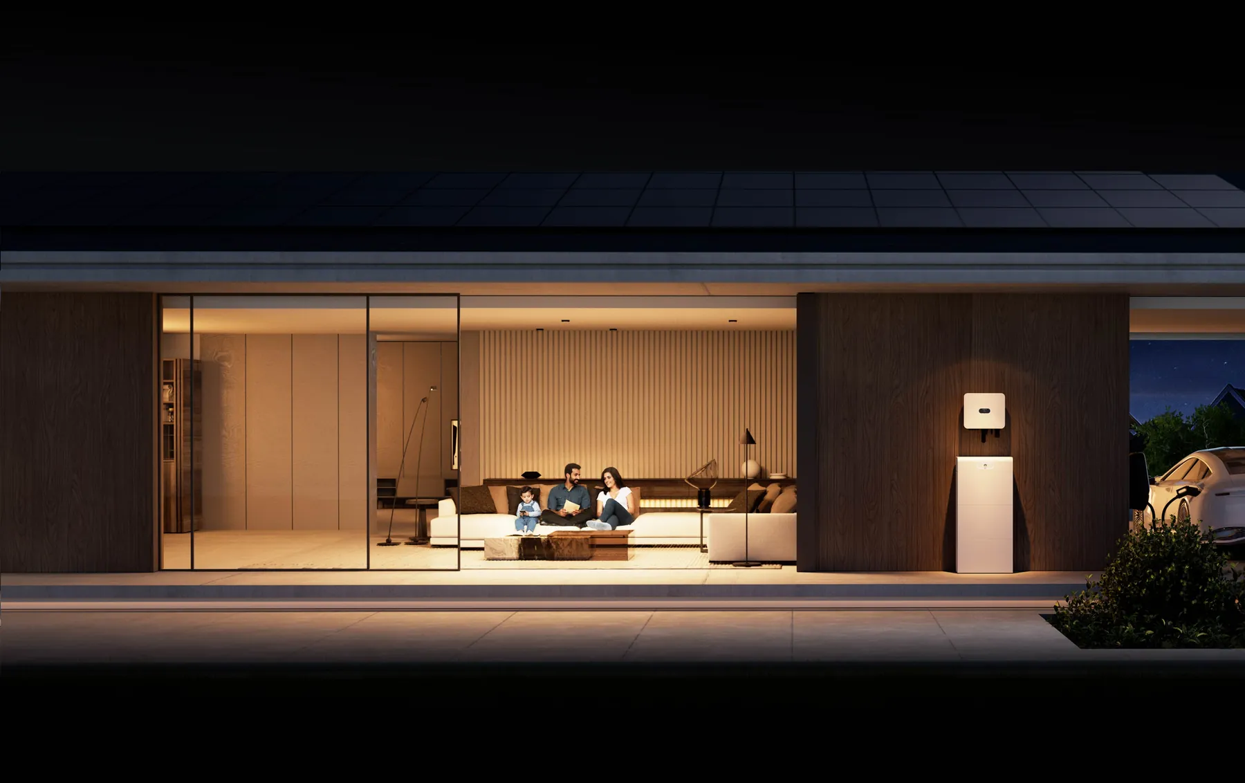 Moderne woning bij nacht met een Huawei LUNA2000 S1 in de woonkamer