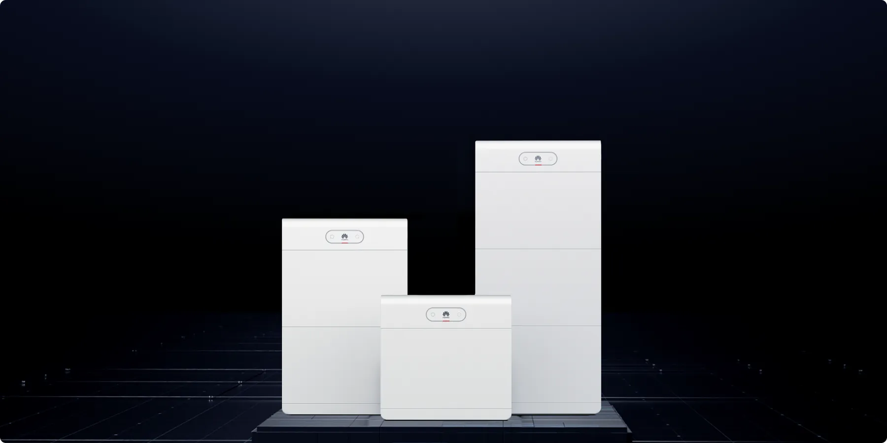 Drie Huawei LUNA2000 S1-opstellingen met één, twee en drie modules
