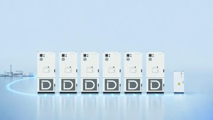 Zes Dyness DH200Y-C260 kasten met een GCC-AC combinerkast