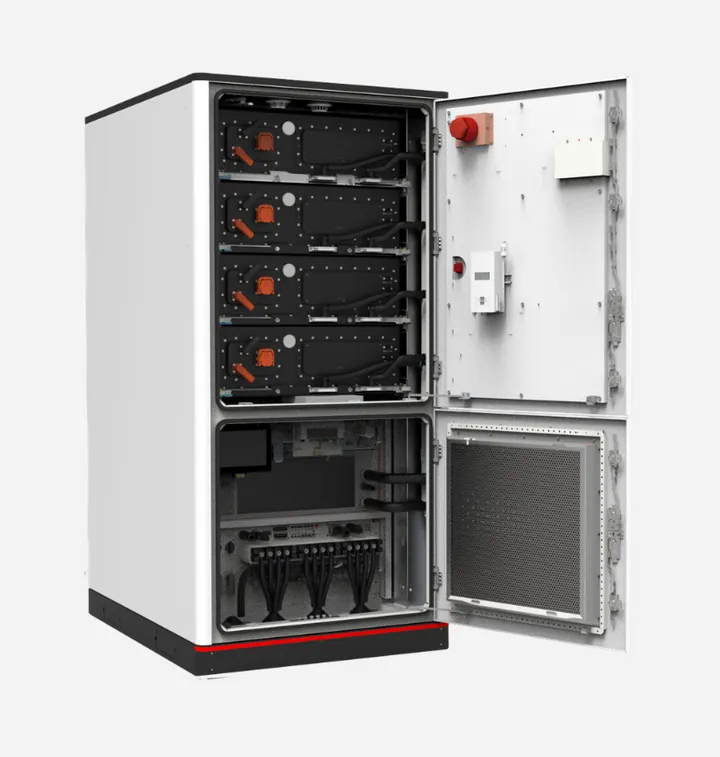 FoxESS G-MAX met geopende deuren: batterijpakketten boven, omvormer onder