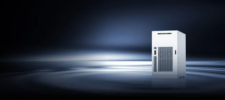 Huawei LUNA2000-241 batterijkast in een donkere studio-omgeving
